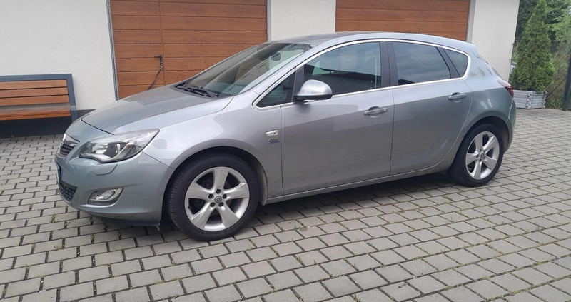 Opel Astra cena 26900 przebieg: 213000, rok produkcji 2010 z Sułkowice małe 301